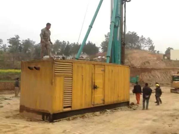 新干如何判断水冷式机油散热器密封件是否需要更换？